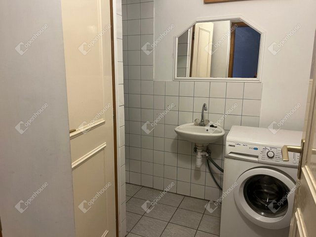 Eladó családi ház, Hegykőn 59.9 M Ft, 6 szobás