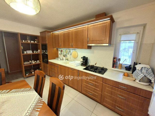 Eladó családi ház, Martonvásáron 120 M Ft, 3 szobás