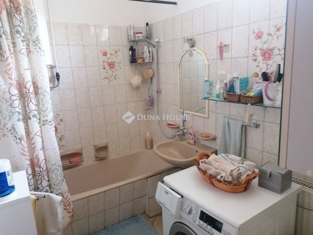 Eladó családi ház, Siklóson 105 M Ft, 3 szobás
