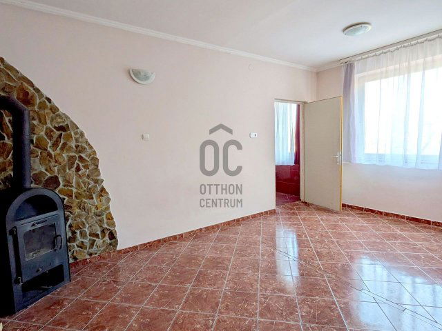 Eladó téglalakás, Dunaalmáson 23.9 M Ft, 1 szobás