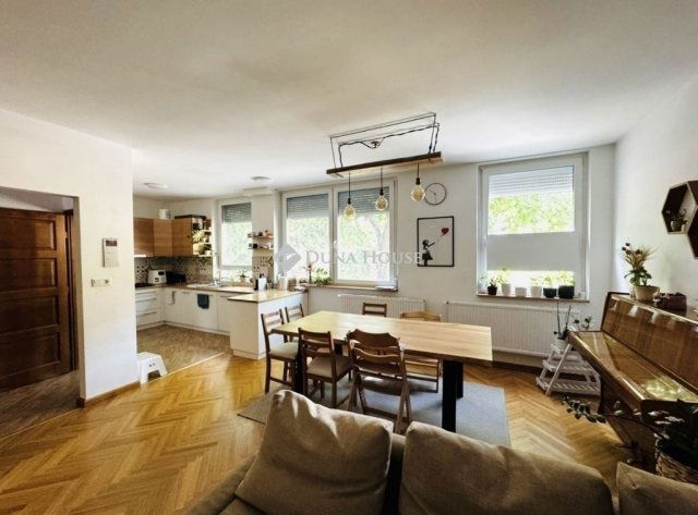 Eladó téglalakás, Pécsett 86 M Ft, 3 szobás