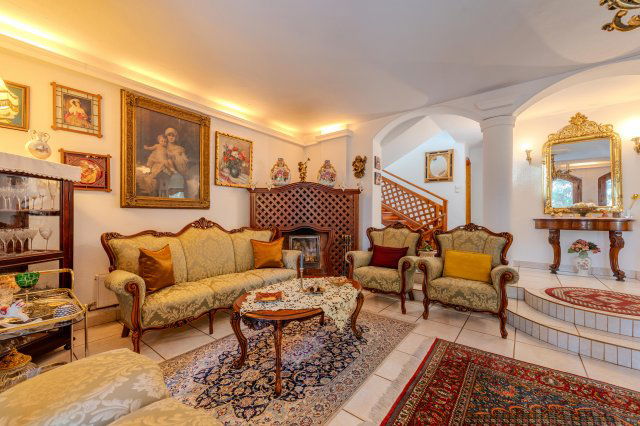 Eladó családi ház, Szentendrén 149.9 M Ft, 5 szobás