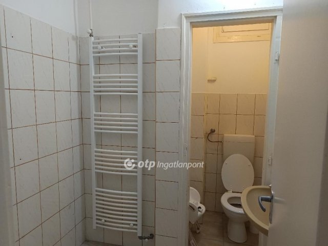 Eladó családi ház, Békésen 28.5 M Ft, 3 szobás