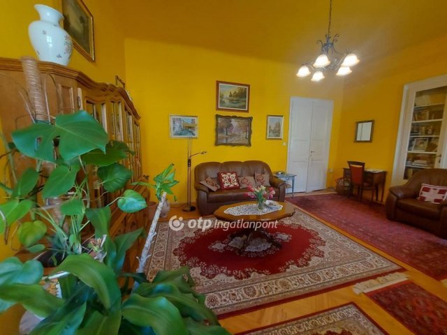 Eladó téglalakás, Pécsett 91 M Ft, 2+1 szobás