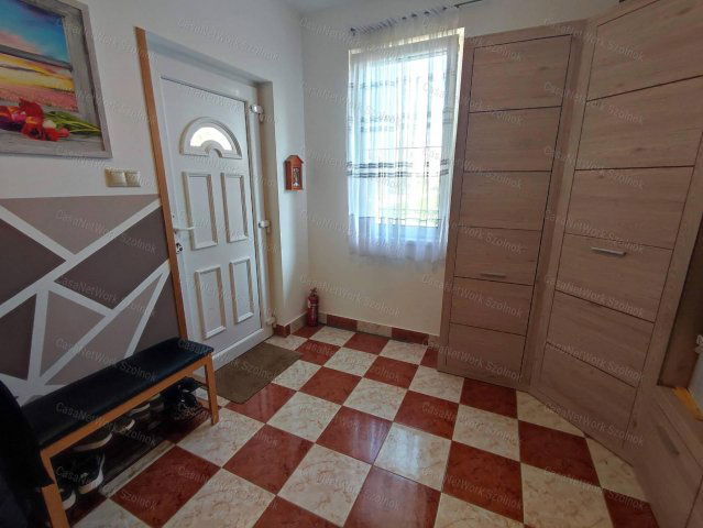 Eladó családi ház, Szolnokon 130 M Ft, 5 szobás