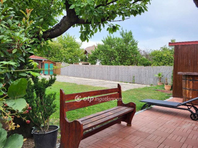 Eladó téglalakás, Hévízen 99 M Ft, 6 szobás