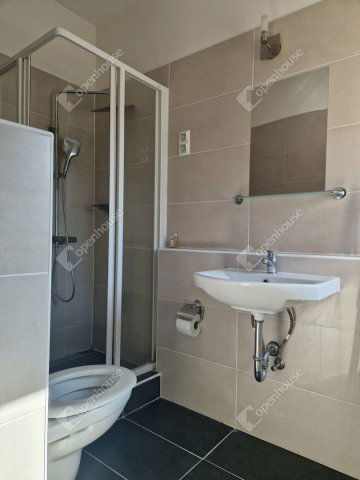 Eladó hotel, Komáromban 776 M Ft, 28 szobás