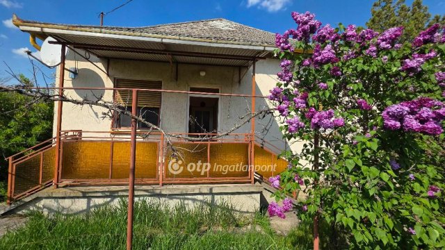 Eladó családi ház, Nádudvaron 31 M Ft, 2 szobás