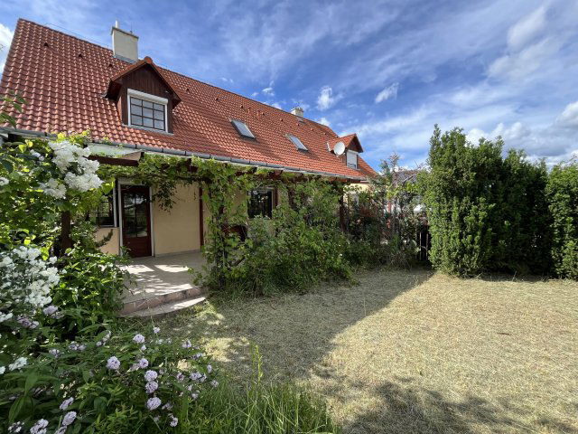 Eladó ikerház, Nagytarcsán 117.9 M Ft, 5 szobás