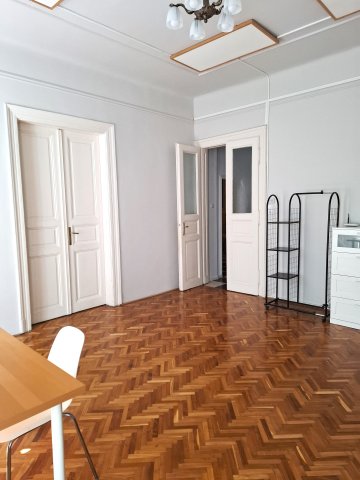 Eladó téglalakás, Budapesten, VI. kerületben, Aradi utcában