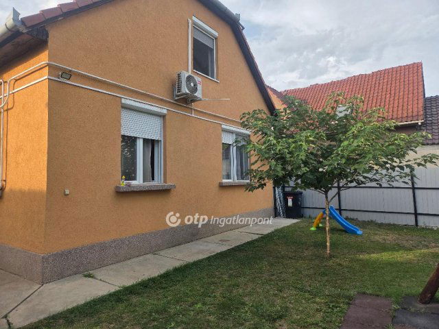 Eladó családi ház, Szolnokon 55.5 M Ft, 4 szobás