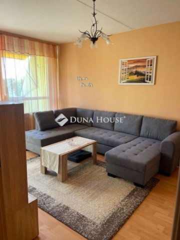 Eladó panellakás, Pécsett 58.7 M Ft, 3 szobás