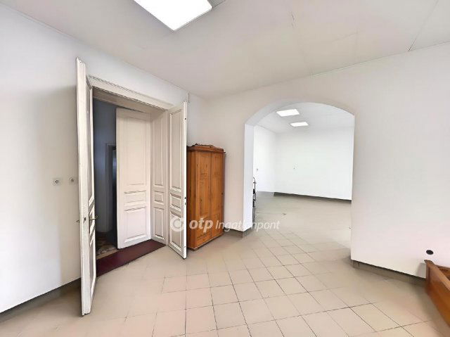 Eladó üzlethelyiség, Fehérgyarmaton 65 M Ft, 4+2 szobás