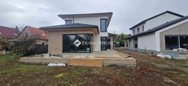 Eladó családi ház, Szegeden 231.874 M Ft, 5 szobás