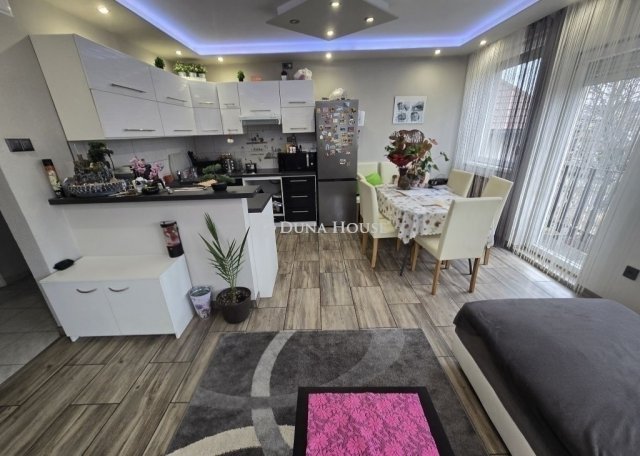 Eladó ikerház, Pécelen 88.378 M Ft, 4 szobás