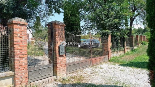 Eladó családi ház, Pákán 192.115 M Ft, 5 szobás