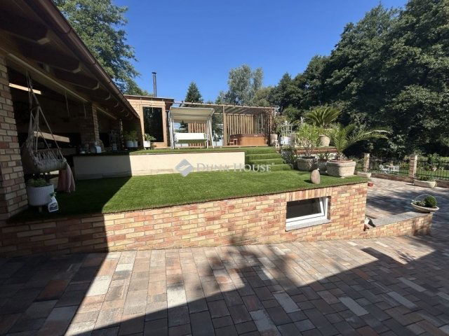 Eladó családi ház, Domonyban 210 M Ft, 5 szobás