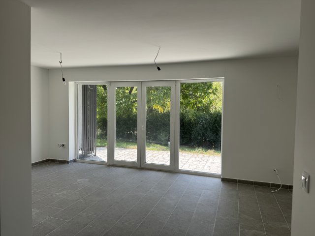 Eladó téglalakás, Balatonfűzfőn, Balaton körúton 73 M Ft