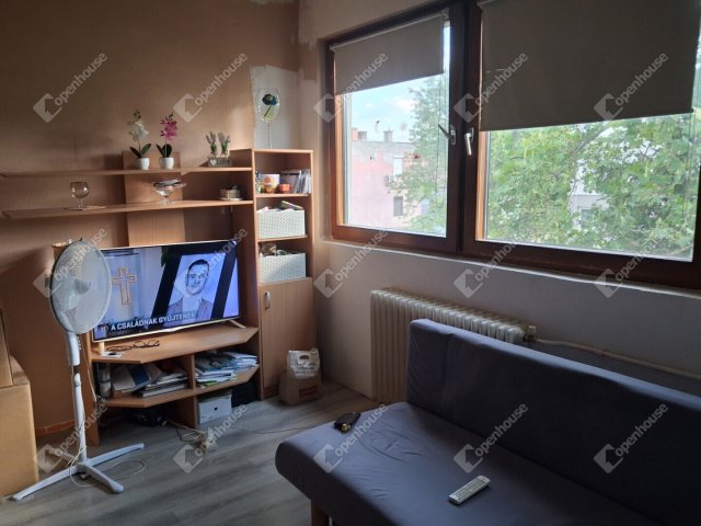 Eladó téglalakás, Tatabányán 38 M Ft, 2 szobás