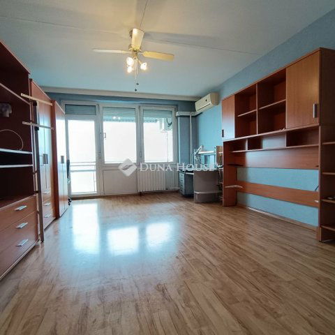 Eladó panellakás, Kecskeméten 33.9 M Ft, 1 szobás