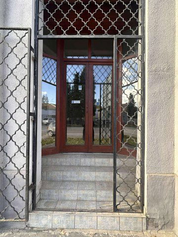 Kiadó üzlethelyiség, Esztergomban 120 E Ft / hó, 2 szobás