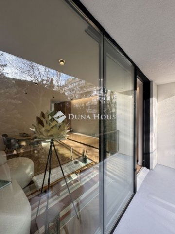 Eladó téglalakás, Budapesten, II. kerületben 132 M Ft, 2 szobás