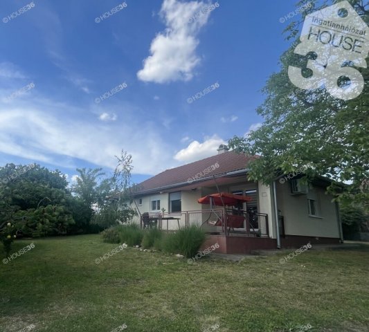 Eladó családi ház, Solton 78 M Ft, 4 szobás
