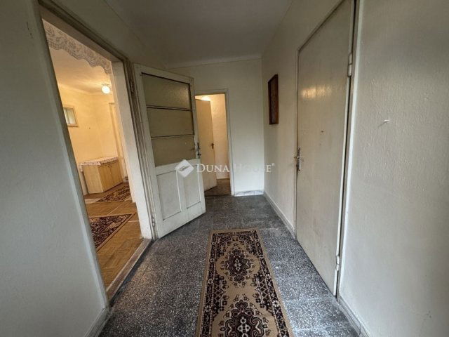 Eladó családi ház, Pécsett 44 M Ft, 4 szobás