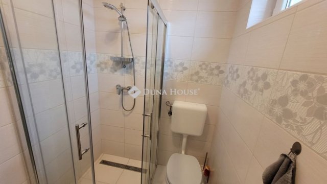 Eladó családi ház, Cegléden 110 M Ft, 5 szobás