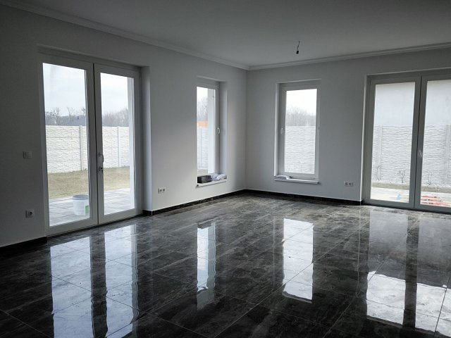 Eladó családi ház, Mosonmagyaróváron 109.9 M Ft, 4 szobás
