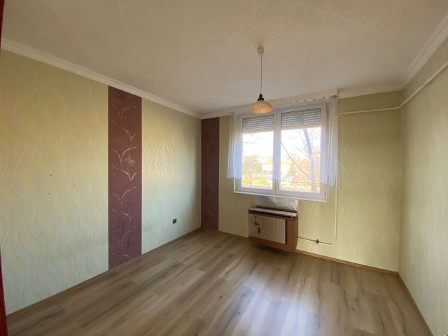 Eladó téglalakás, Kiskunhalason 28.5 M Ft, 2 szobás