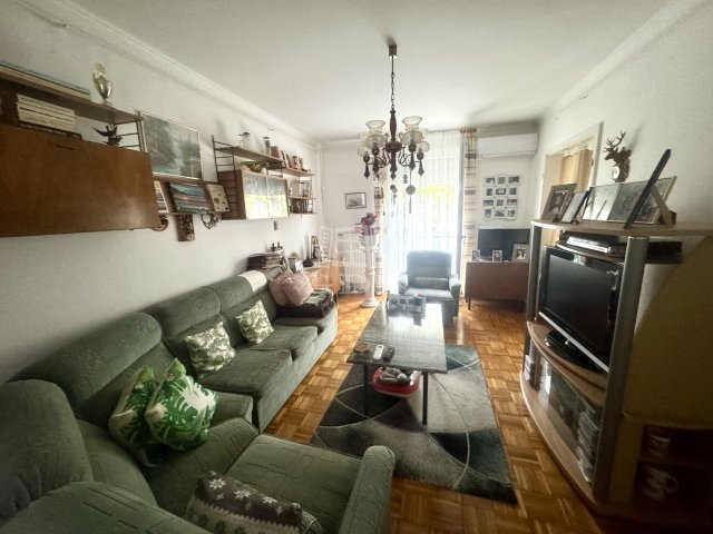 Eladó panellakás, Szekszárdon 34 M Ft, 2+2 szobás