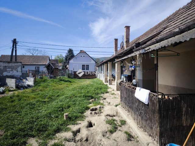 Eladó családi ház, Tahitótfalun 40 M Ft, 3 szobás