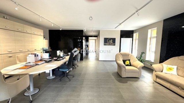 Eladó üzlethelyiség, Debrecenben 145 M Ft, 1 szobás