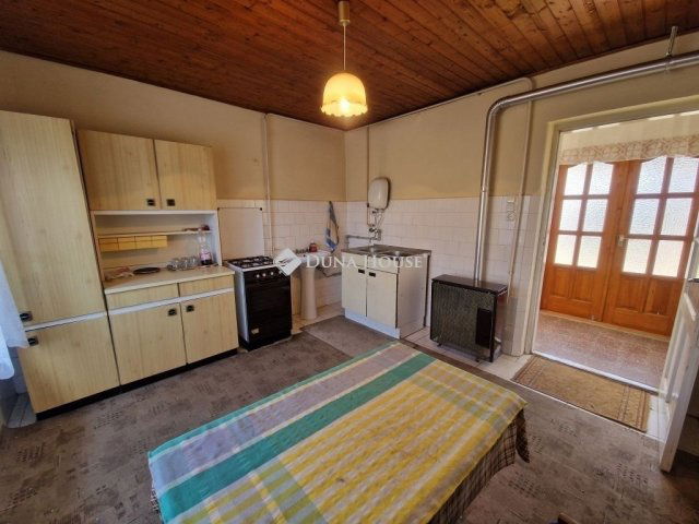 Eladó családi ház, Baján 54.99 M Ft, 4 szobás