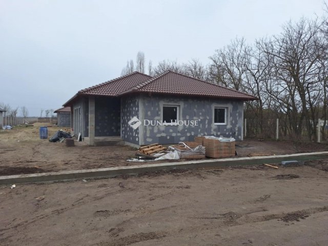 Eladó családi ház, Kiskunlacházán 92.9 M Ft, 4 szobás