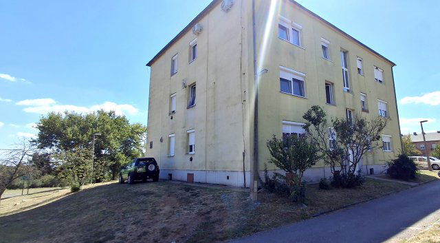 Eladó téglalakás, Kővágószőlősön 29.99 M Ft, 2 szobás