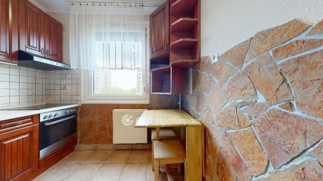 Eladó panellakás, Nyíregyházán 42.99 M Ft, 2 szobás