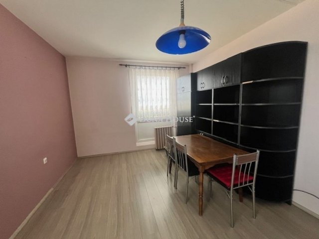 Eladó panellakás, Pécsett 52.9 M Ft, 3 szobás