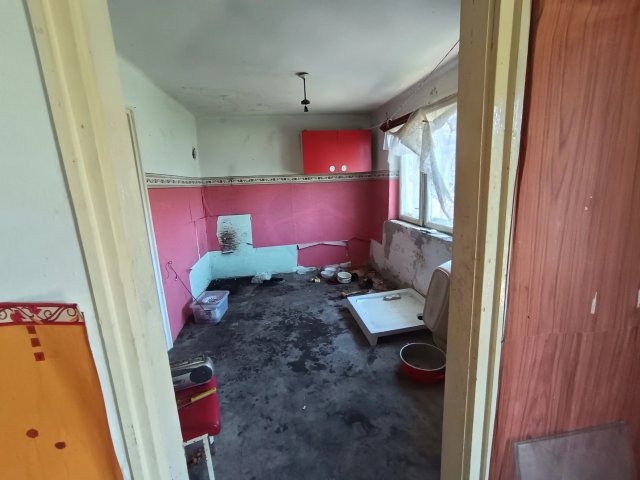 Eladó családi ház, Versegen 27 M Ft, 4 szobás