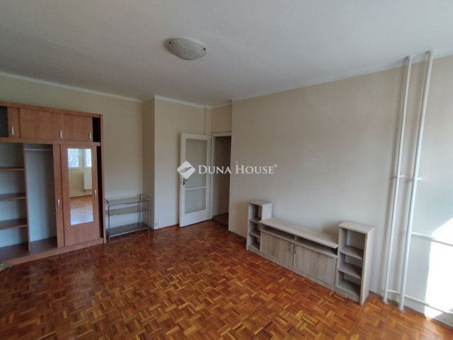 Kiadó téglalakás, albérlet, Tatabányán, Mártírok úton