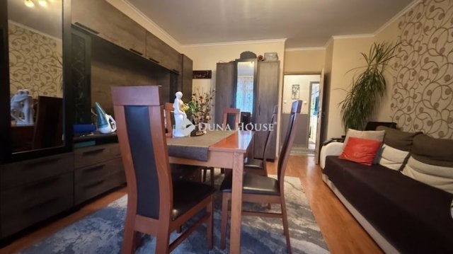 Eladó téglalakás, Szombathelyen 59.5 M Ft, 2+2 szobás