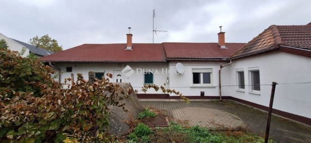 Eladó családi ház, Gödöllőn 89.9 M Ft, 4 szobás