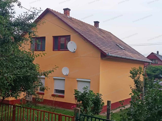 Eladó téglalakás, Fonyódon 88 M Ft, 6 szobás