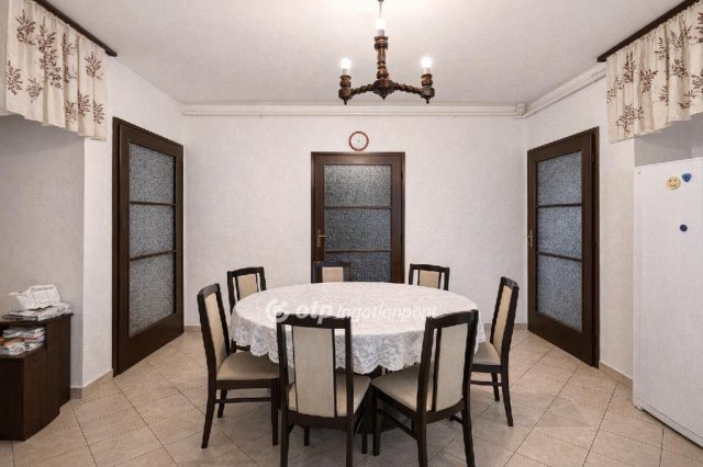 Eladó családi ház, Cegléden 59.9 M Ft, 2+1 szobás