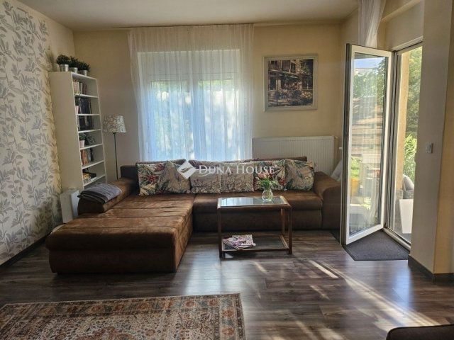 Eladó sorház, Budapesten, XV. kerületben 229 M Ft, 4 szobás