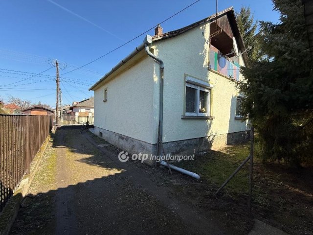 Eladó családi ház, Velencén 74 M Ft, 4 szobás