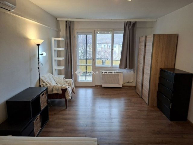 Eladó téglalakás, Szegeden 59.9 M Ft, 2 szobás