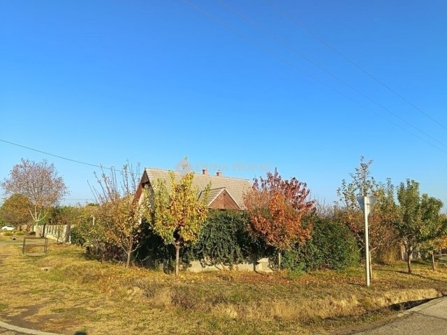 Eladó családi ház, Dányon 44.9 M Ft, 1+2 szobás