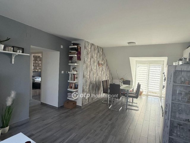 Eladó téglalakás, Bólyban 70 M Ft, 1+2 szobás